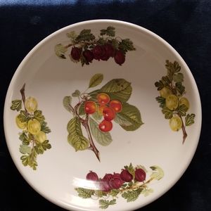 Ceramic serving bowl